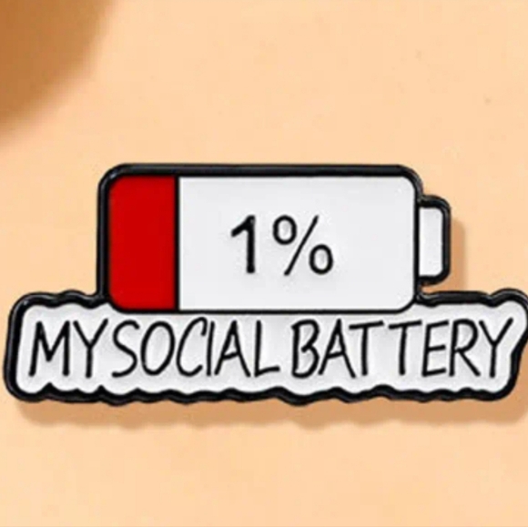 Funny 1% My Social Battery Level Brooch Enamel Pin - Picture 4 of 4